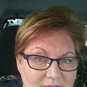 Meet your Posher, Elaine